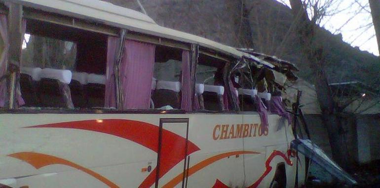 Cuatro niños heridos, y el conductor, en el accidente de un autobús escolar en Xàtiva