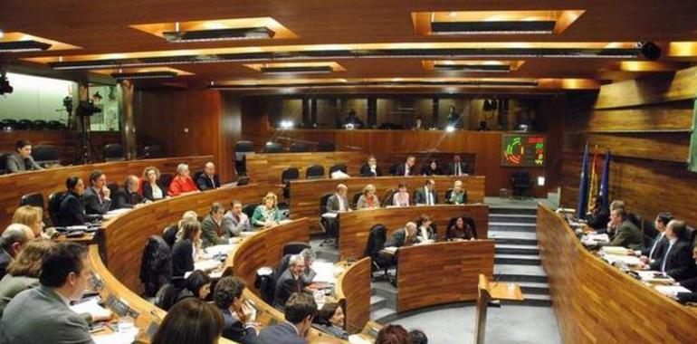 La Junta General rechaza la propuesta de PP y FORO de rebajar el número de diputados asturianos a 35