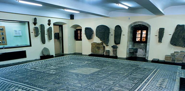 Visitas guiadas para invidentes en El Museo Arqueológico de Asturias