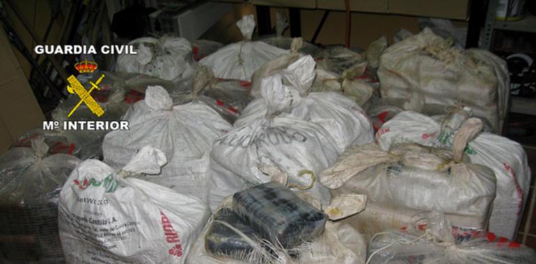 La Guardia Civil interviene 590 kilos de cocaína en un velero