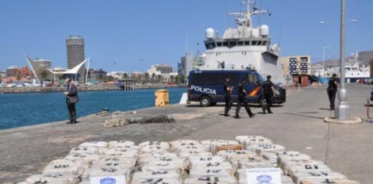 Los GEO abordan un barco cargado con cerca de dos toneladas de cocaína con destino a Europa