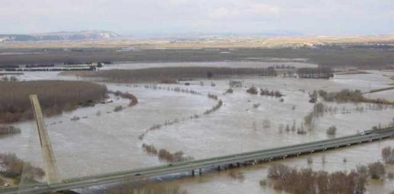 Cortada al tráfico la N-113 (Pamplona-Madrid) inundada por el desbordamiento del río Ebro 