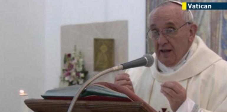 El Papa lavó los pies a diez chicos y dos chicas de un reformatorio