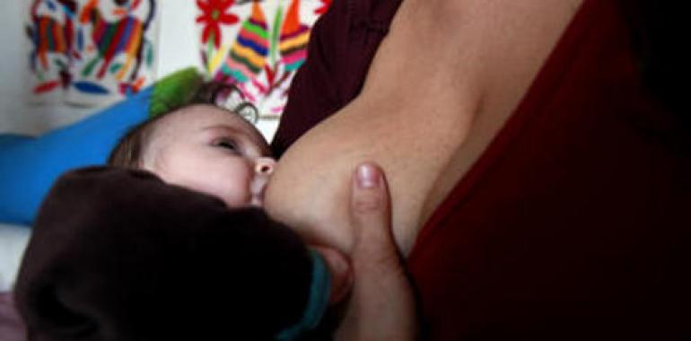Alimentar al bebé solo con leche materna reduce el riesgo de contagio del VIH