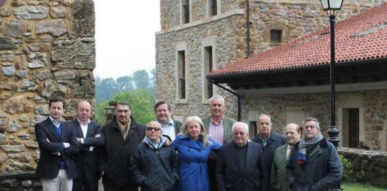 Periodistas y escritores de turismo en el Palacio de Rubianes, Veredales