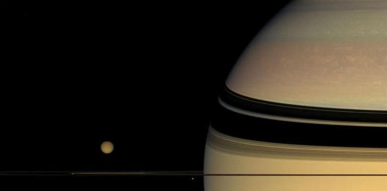 La atmósfera de Titán revela dos de sus interrogantes