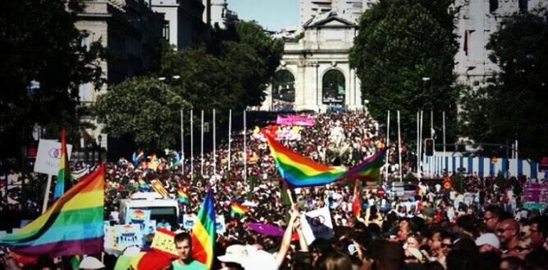 La marea del orgullo gay reclamó libertad para los jóvenes y una sanidad sin exclusiones