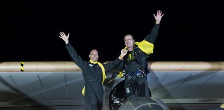 El Solar Impulse aterriza en Nueva York tras cruzar EEUU del oeste a la costa este sin combustible