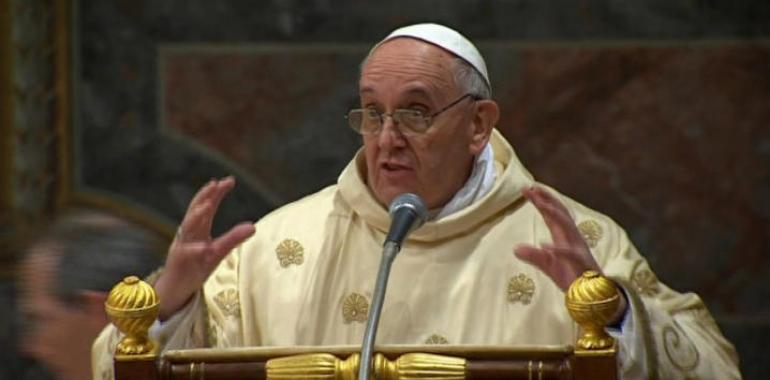 El papa Francisco echa la culpa al diañu de lo que pasa nel Vaticanu