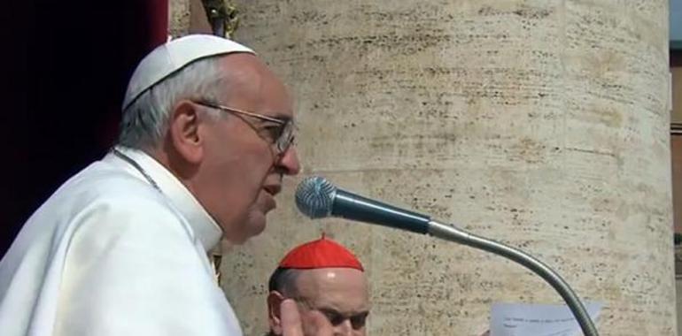 El Papa, en la "inhumana crisis económica mundial" habla de vergüenza por los muertos de Lampedusa