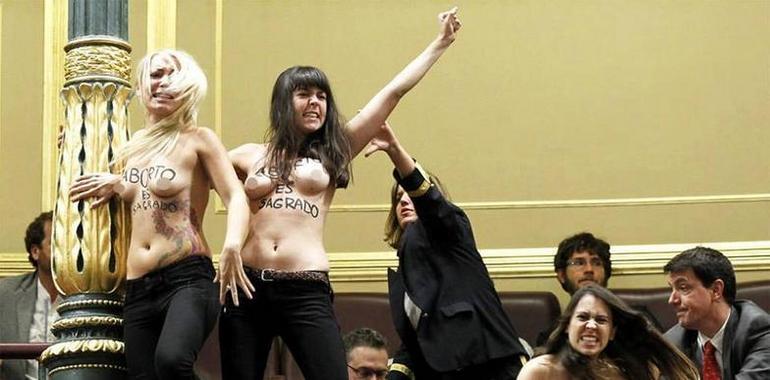 Rechazo de FEMEN en el Congreso a la ley musulmana de Gallardón