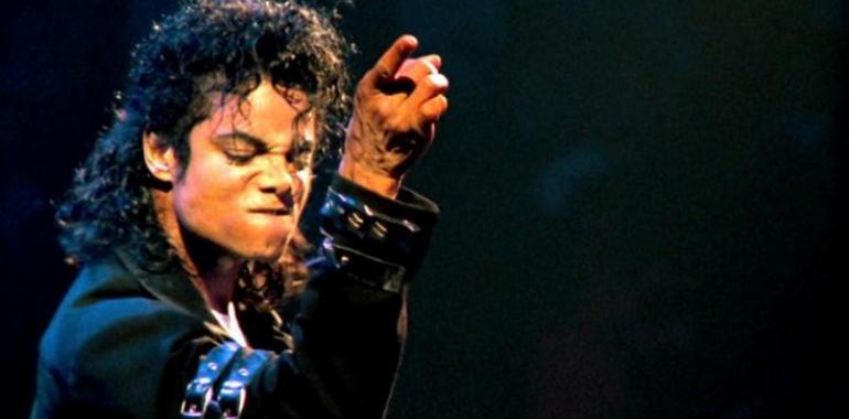 Michael Jackson ye l’artista muertu que más perres xenera