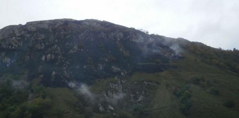Denuncian falta de medios ante un nuevo incendio forestal frente al Santuario de Covadonga