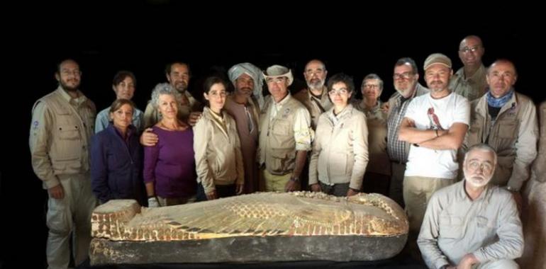 Investigadores españoles descubren un ataúd intacto de la dinastía XVII del Antiguo Egipto 
