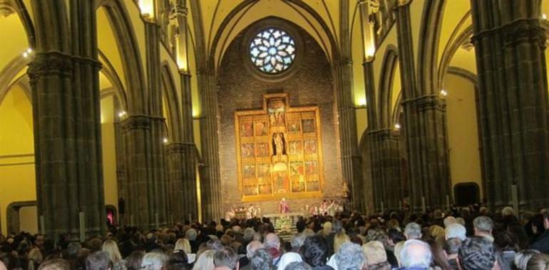 Gijón se une a la familia en el funeral por las víctimas del incendio de Tordómar 