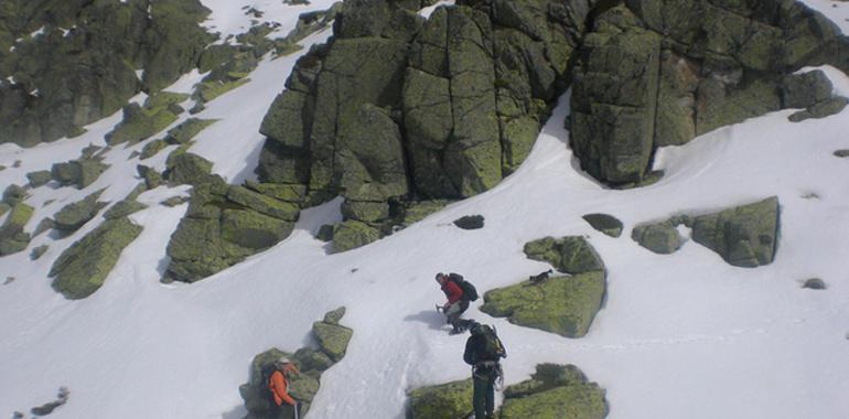 Tres montañeros muertos a causa de una caída en el Cuerno del Almanzor