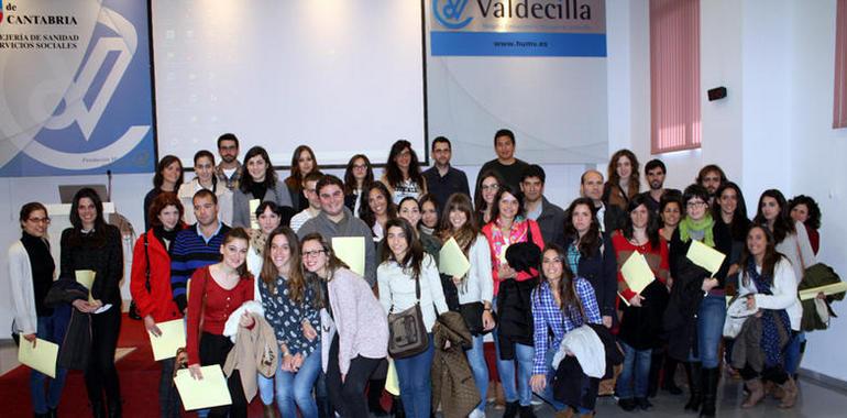 Futuros médicos internos residentes, entre ellos asturianos, visitan el Valdecilla