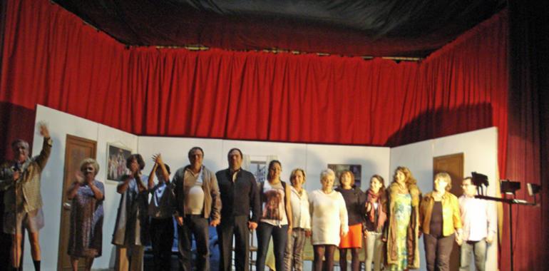 Éxito del grupo de teatro del Centro Asturiano Oviedo en el Casino de Puerto Vega