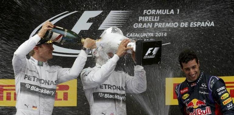 Hamilton gana en Barcelona