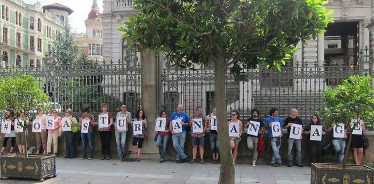Denuncian ante la Junta la "campaña política" del PP contra la enseñanza en asturiano
