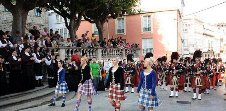 400 músicos en el desfile de las Naciones Celtas cierran el Festival de Ortigueira