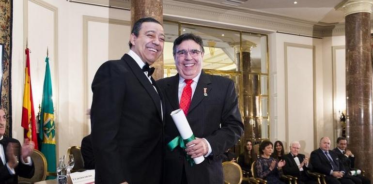 Alfonso Villa Vigil, distinguido con la presidencia de Honor del Consejo General de Colegios de Dentistas 