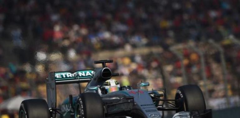 Lewis Hamilton (Mercedes) domina el Gran Premio de China y Alonso progresa