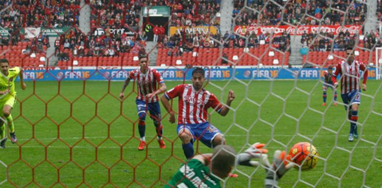 El Sporting perdió por 0-3 ante el Levante en El Molinón en un partido imposible