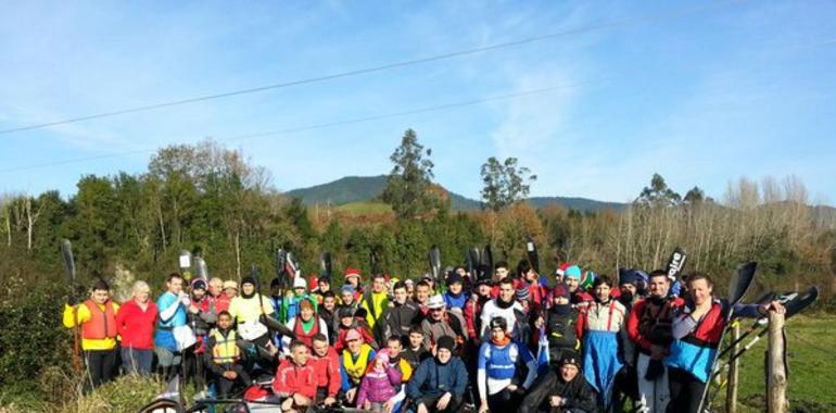 Romería y deporte en la San Silvestre Piragüistica entre Grado y Pravia 