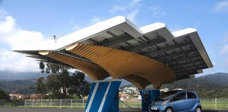 No basta con crear coches eléctricos: Peugeot fabrica una estación eléctrica solar  