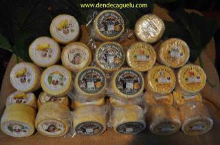 Primer etiquetado de quesos de los Beyos, con el distintivo europeo de su IGP.