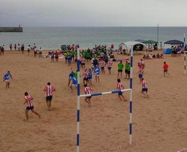 Rugby en la playa de Luanco