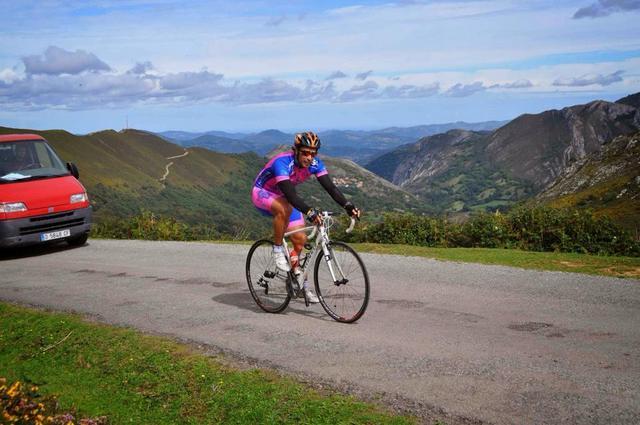 Javi Lareo subiendo El Maravio (Teverga)