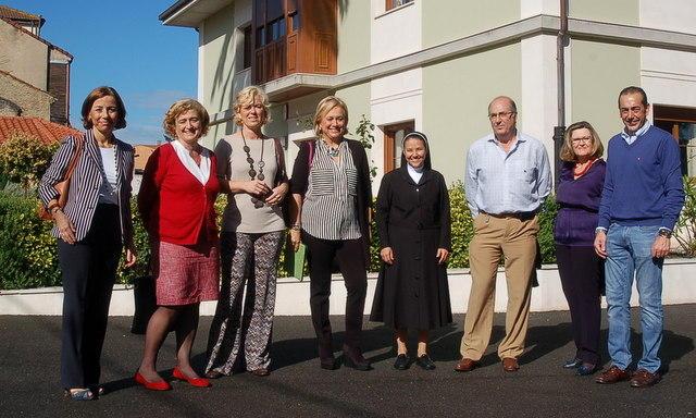 Mercedes Fernández visita la casa de acogida  