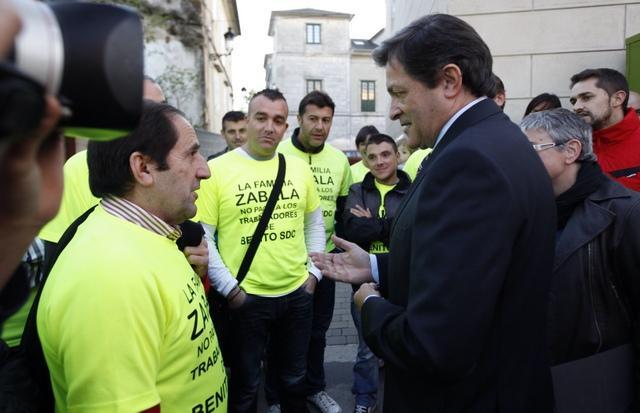 Trabajadores de Benito Sistemas con el presidente del Principado