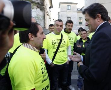 Trabajadores de Benito Sistemas con el presidente del Principado