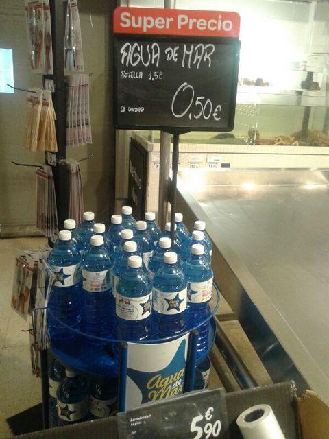 Gran oferta anunciada en supermercado de Asturias.  Agua de mar a 0.5O euros