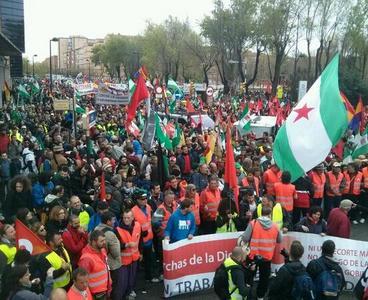   #22mMarchasPorLaDignidad Esta es #22M.la gente que hay por ahora en la marcha sur, esperando autobuses... 