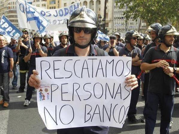 Bomberos: Rescatamos personas, no bancos