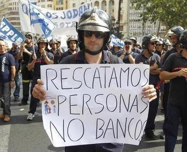 Bomberos: Rescatamos personas, no bancos