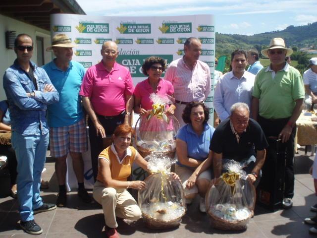 Ganadores del V torneo de Golf Caja Rural en Deva 