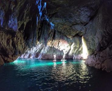 Descubre los confines de la tierra navegando en #paddlesurf #Llanes