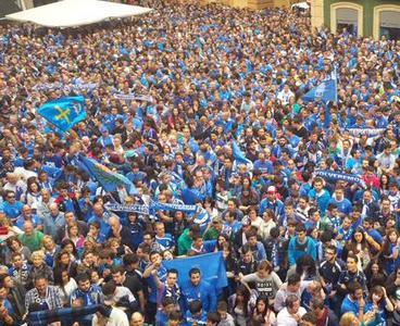 Apoteosis oviedista ante el Consistorio