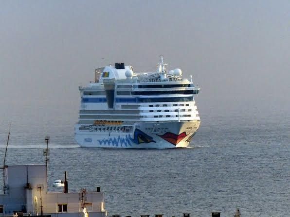 El crucero AidaBella desembarca más de 2.000 turistas alemanes en Gijón