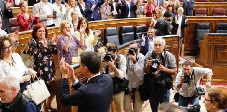 Pedro Sánchez es investido presidente con 180 votos a favor 