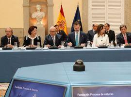 Los Reyes presiden la reunión con los Patronos de la Fundación Princesa de Asturias