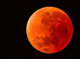 El viernes, luna de sangre para el eclipse lunar más largo del siglo