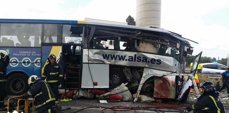 Once heridos del autobús siniestrado en Avilés permanecen ingresados