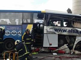 Cinco viajeros y el conductor del autobús, grave, permanecen hospitalizados