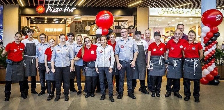 Abre en Intu el primer restaurante Pizza Hut de Asturias